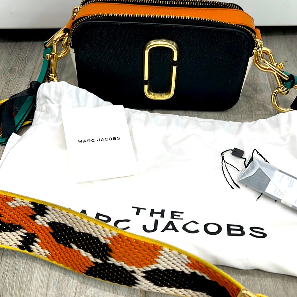 Beautiful Marc Jacobs camera crossbody bag with fun shoulder strap! Like new!